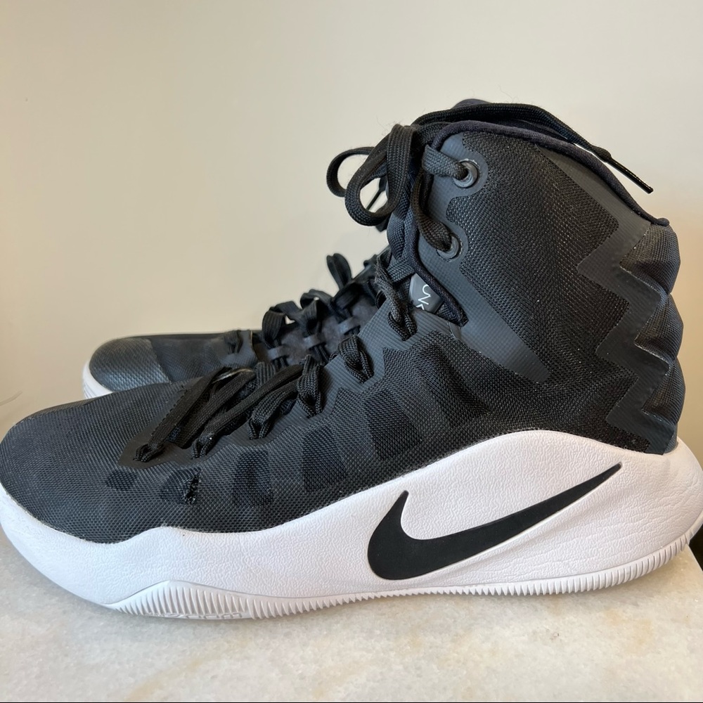 Nike 2016 Hyperdunk - 844368-001  High-top basketball shoe sneaker Black & White